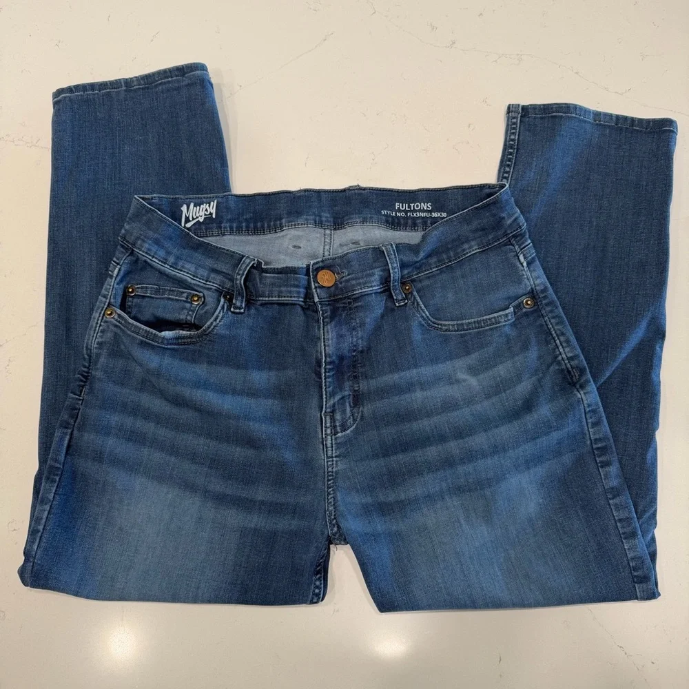Mugsy Men’s Fulton Casual Fit Blue Jeans  36x26